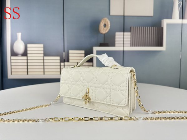 DIOR MISS DIOR MINI BAG WHITE 21CM S0980ONMJM030