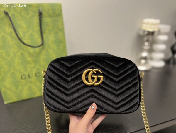 GUCCI MARMONT SMALL MATELASSE SHOULDER BAG BLACK 22CM