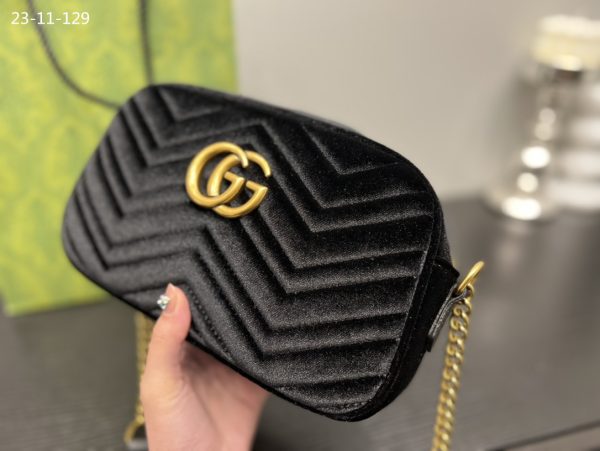 GUCCI MARMONT SMALL MATELASSE SHOULDER BAG BLACK 22CM