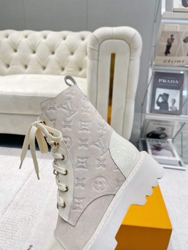 LOUIS VUITTON TERRITORY FLAT RANGER WHITE