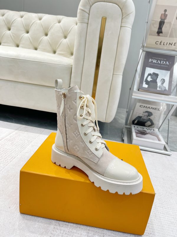 LOUIS VUITTON TERRITORY FLAT RANGER WHITE