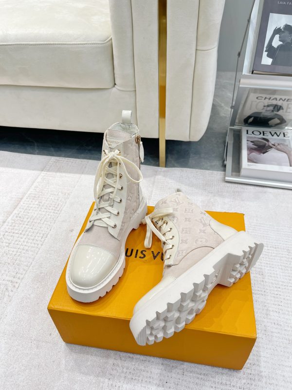 LOUIS VUITTON TERRITORY FLAT RANGER WHITE