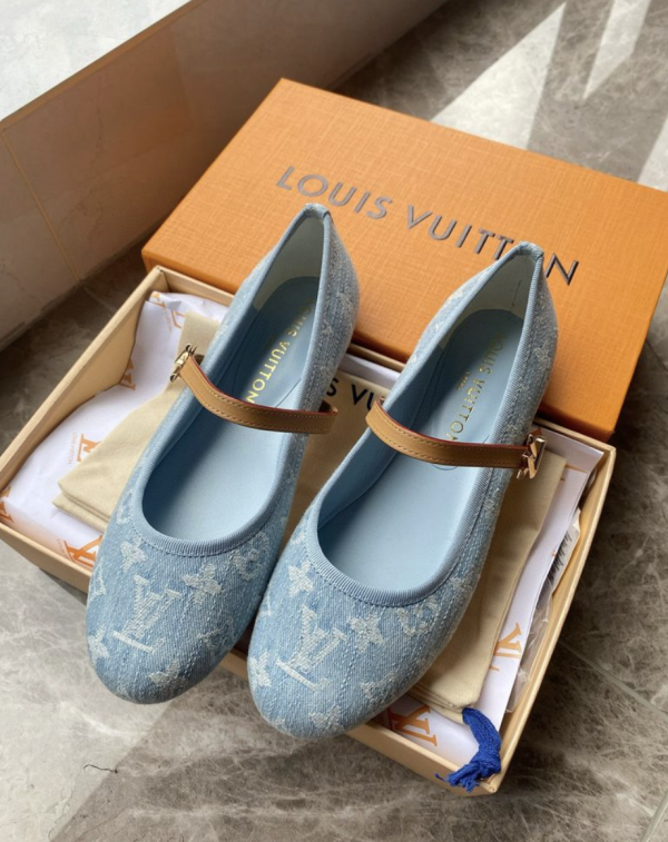 LOUIS VUITTON ROMY FLAT BALLERINA BLEU CLAIR 1ACZA6