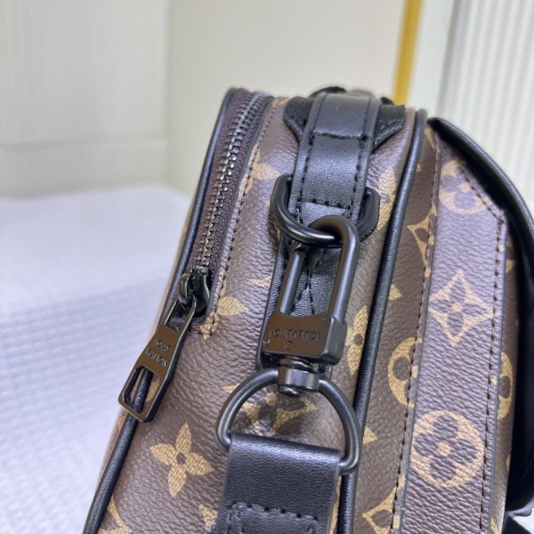 LOUIS VUITTON QUEST MESSENGER BROWN 18CM M46973