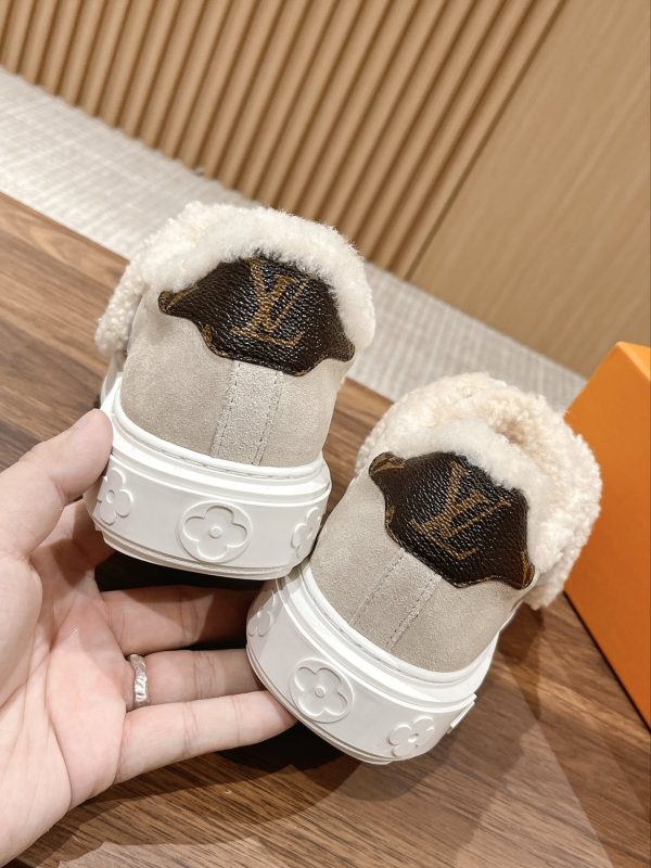 LOUIS VUITTON TIME OUT SNEAKER WHITE AND BROWN