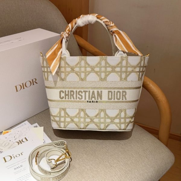 DIOR HAT BASKET BAG GOLD TONE MACROCANNAGE EMBROIDERY WHITE 26CM M1328CZAZ M01E