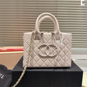 CHANEL VANITY CASE PEARL CRUSH BAG WHITE 23CM