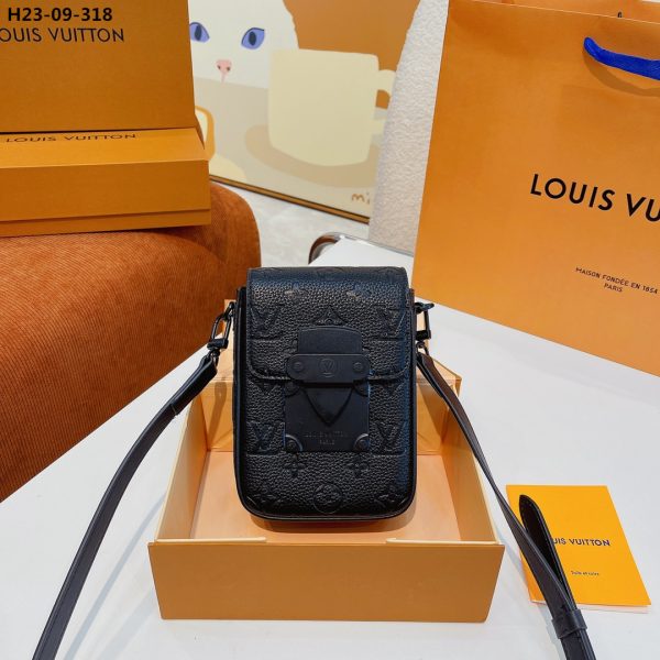 LOUIS VUITTON S LOCK VERTICAL WEARABLE WALLET BLACK 19CM M81524