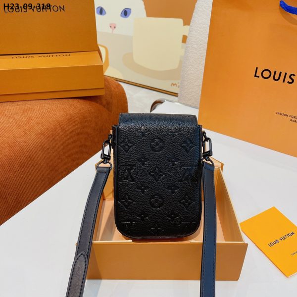 LOUIS VUITTON S LOCK VERTICAL WEARABLE WALLET BLACK 19CM M81524