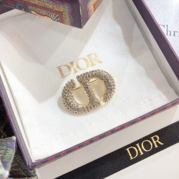 DIOR CD BROOCH GOLD WITH STONES ATTACHED