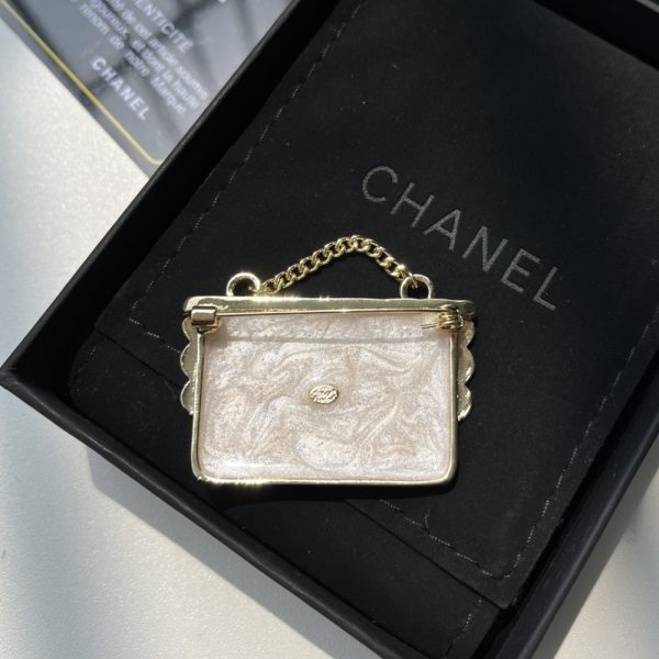 CHANEL CHANEL BAG SHAPED BROOCH