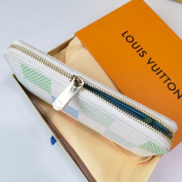 LOUIS VUITTON ZIPPY WALLET IN DAMIER CANVAS GREEN 19.5CM