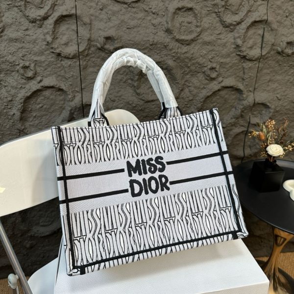 DIOR BOOK TOTE MISS DIOR ALLOVER EMBROIDERY WHITE AND BLACK MEDIUM 26CM M1296ZEZE M041