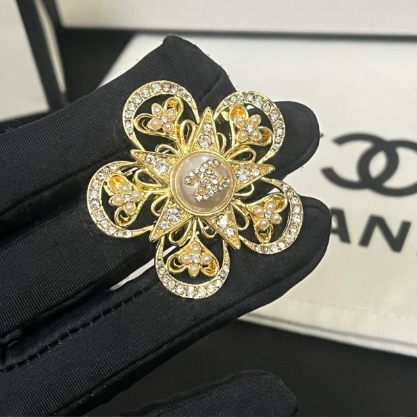 CHANEL CC FLOWER BROOCH GOLD