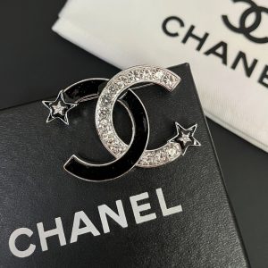 CHANEL CC BROOCH SILVER AND BLACK WITH TWO SMALL STARS