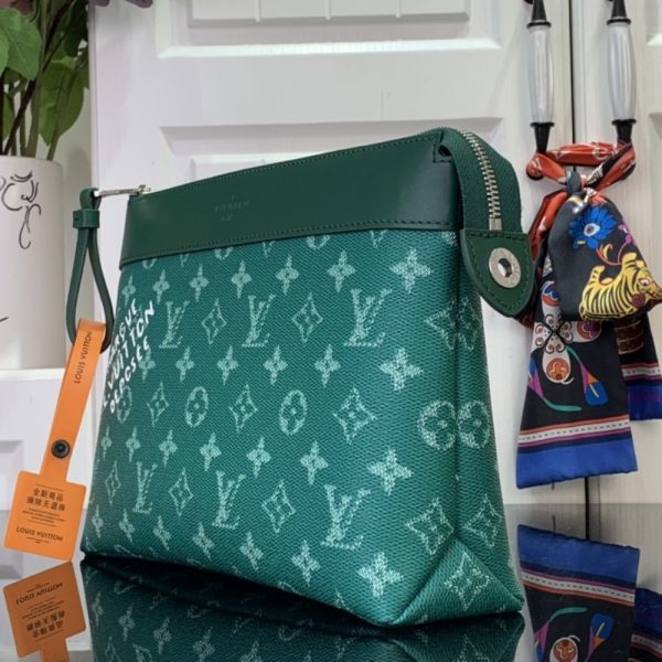 LOUIS VUITTON POCHETTE VOYAGE SOUPLE GREEN 21CM M12665