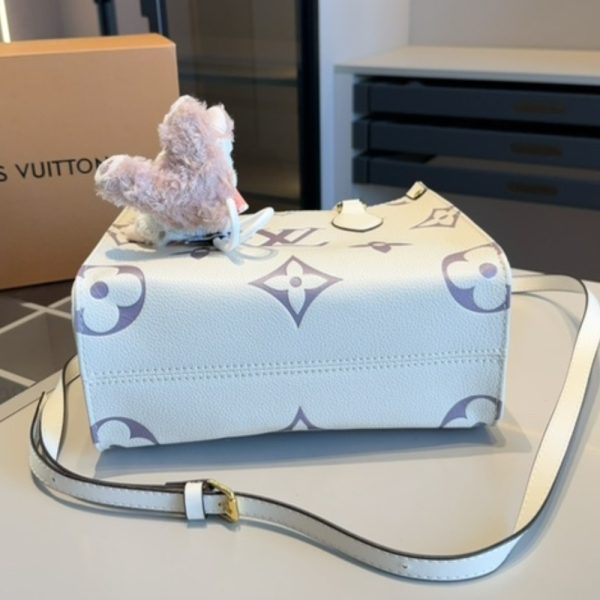 LOUIS VUITTON ONTHEGO PM DOVE WHITE 25CM