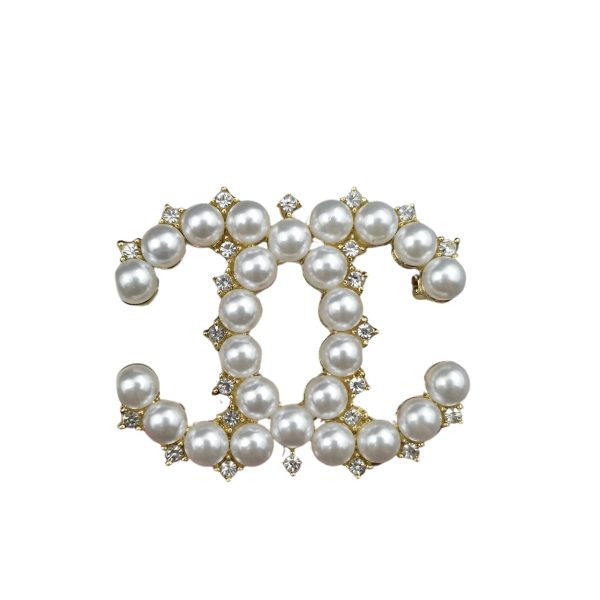 CHANEL CC BROOCH GOLD WITH BIG PEARLS