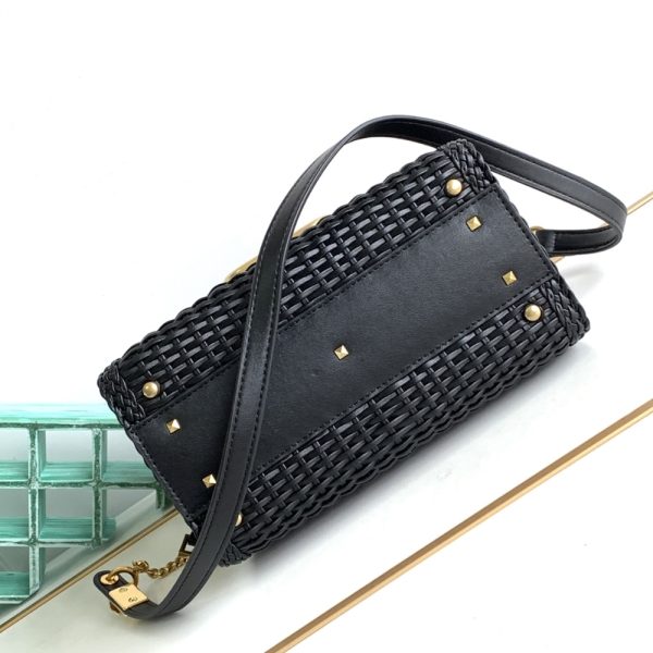 VALENTINO VLOGO TOP HANDLE BAG BLACK 22CM