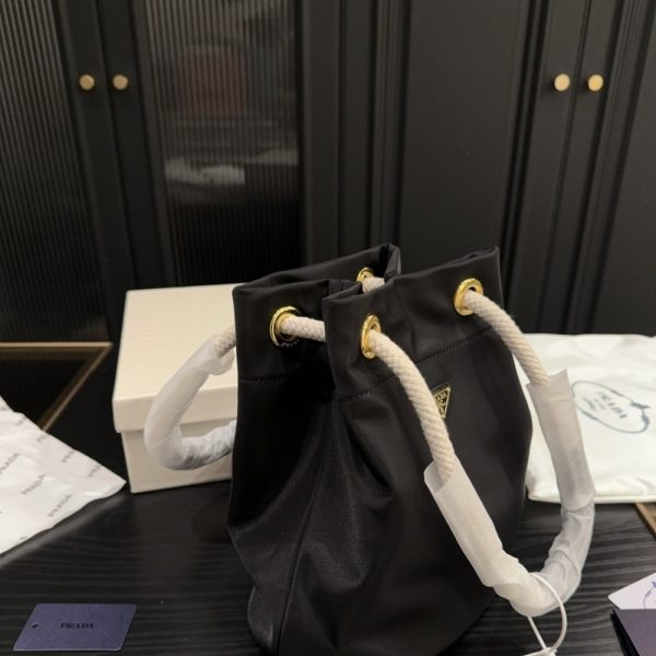 PRADA MARINER RE NYLON SMALL BUCKET BAG BLACK 22CM 1BE082 2HG8 F0002 V OOO