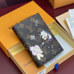 Louis Vuitton Passport Cover M12237