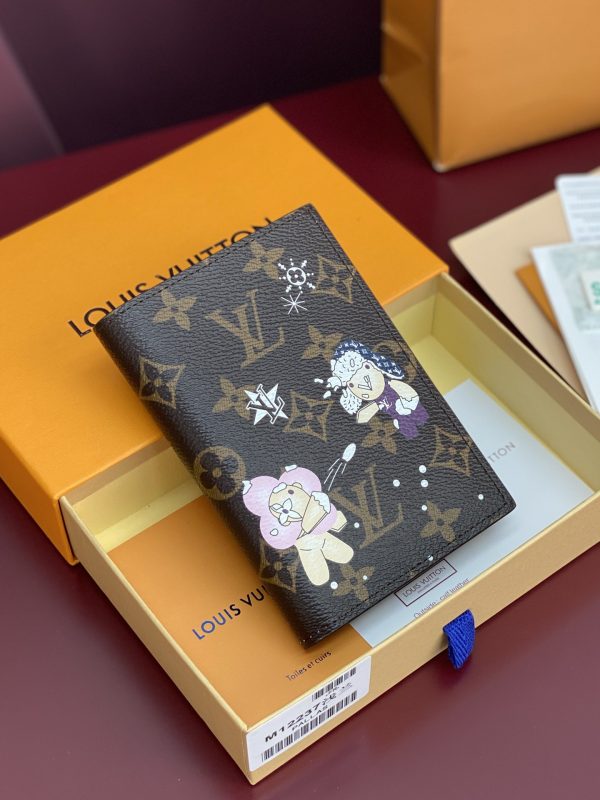 Louis Vuitton Passport Cover M12237