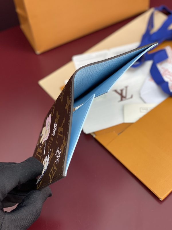 Louis Vuitton Passport Cover M12237