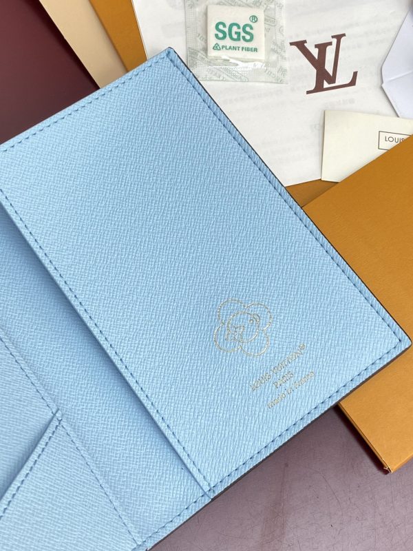 Louis Vuitton Passport Cover M12237