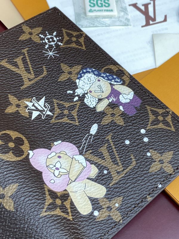 Louis Vuitton Passport Cover M12237