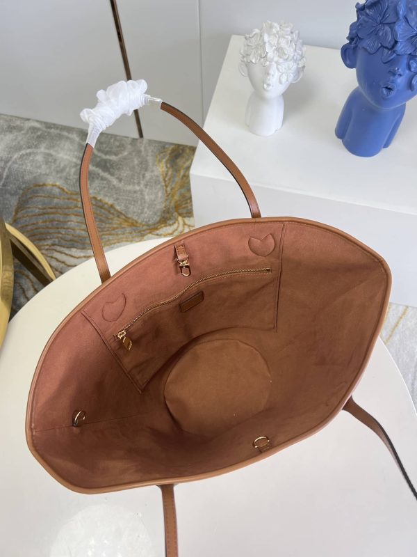 SUMMER SET: LOUIS VUITTON SAINT JACQUES BROWN 45CM & LOCK IT FLAT RAFFIA MULES BROWN