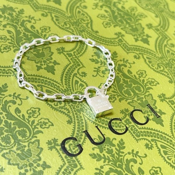 GUCCI TRADEMARK SILVER CHAIN ​​BRACELET WITH PADLOCK