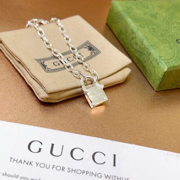 GUCCI TRADEMARK SILVER CHAIN ​​BRACELET WITH PADLOCK