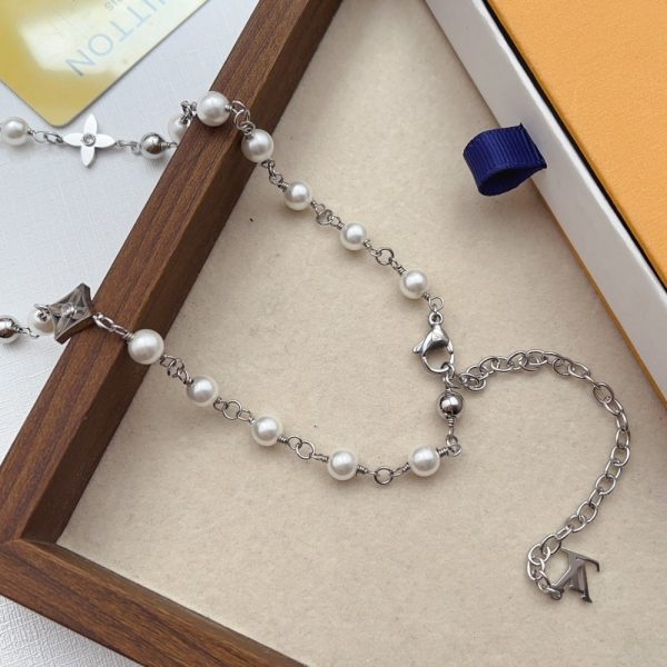 LOUIS VUITTON LV PEARLS NECKLACE SILVER M02448