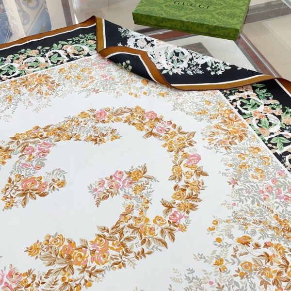 GUCCI INTERLOCKING G FLORAL PRINT SILK CARRÉ BLACK AND BEIGE 783157 3G001 1079