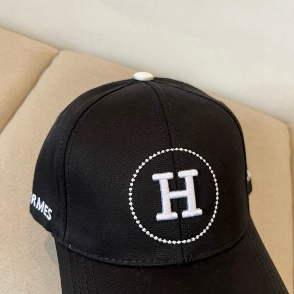 HERMES BASEBALL CAP BLACK H LOGO