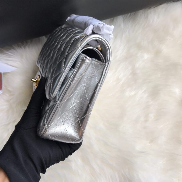 CHANEL Classic Flap Medium