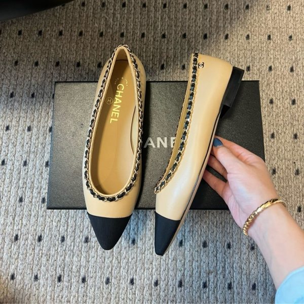 CHANEL LEATHER AND FABRIC CC CHAIN LINK BALLET FLATS BEIGE AND BLACK