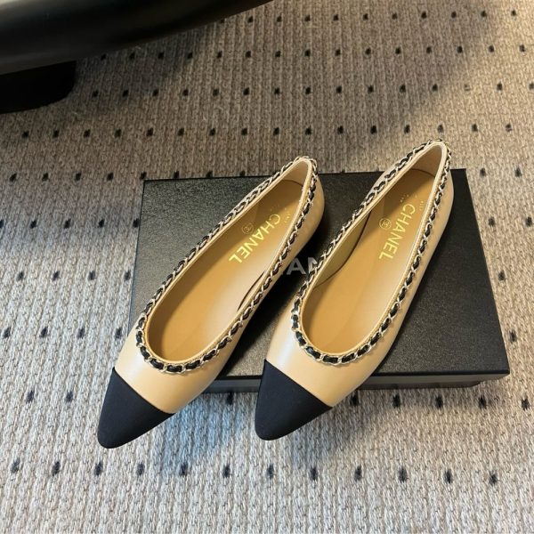 CHANEL LEATHER AND FABRIC CC CHAIN LINK BALLET FLATS BEIGE AND BLACK