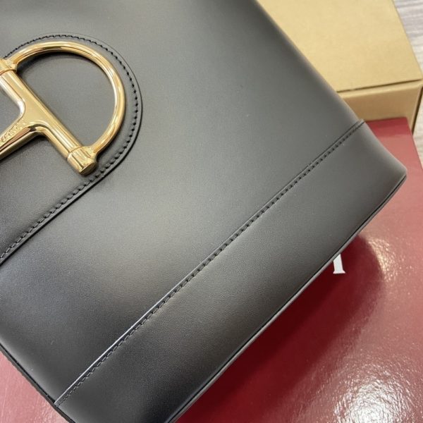 SUMMER SET: GUCCI 73 SMALL BUCKET BAG BLACK & THONG SANDAL WITH HORSEBIT BLACK