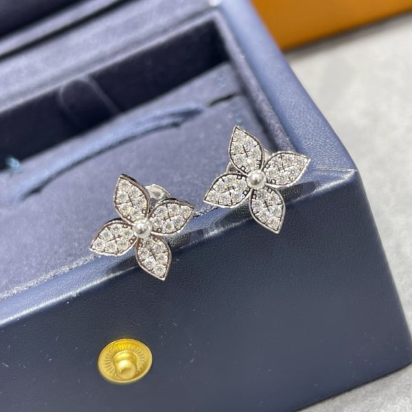 LOUIS VUITTON IDYLLE BLOSSOM STUD EARINGS WHITE GOLD Q96966