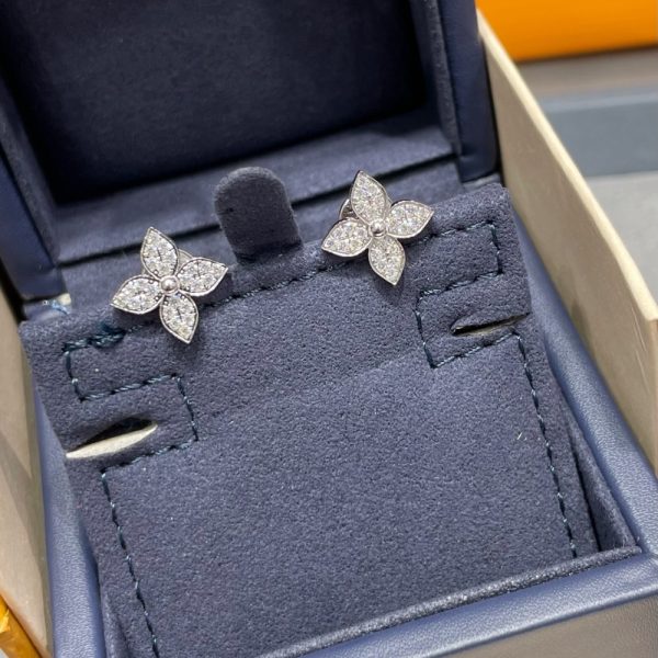 LOUIS VUITTON IDYLLE BLOSSOM STUD EARINGS WHITE GOLD Q96966