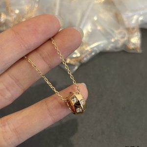 LOUIS VUITTON LE DAMIER DE PENDANT YELLOW GOLD Q03764