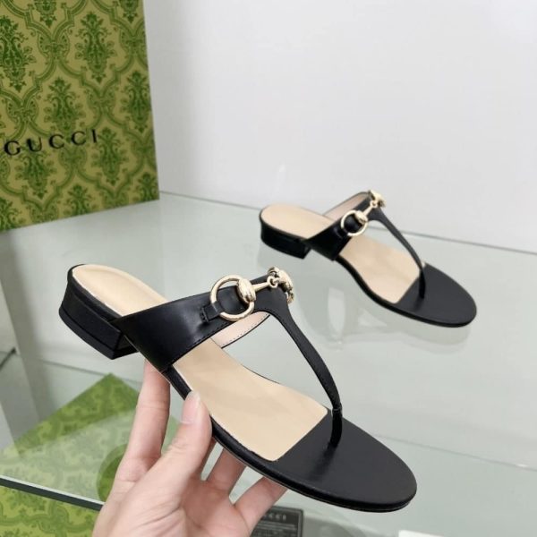 SUMMER SET: GUCCI 73 SMALL BUCKET BAG BLACK & THONG SANDAL WITH HORSEBIT BLACK