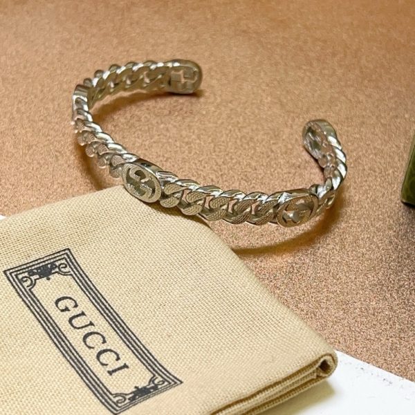 GUCCI SILVER INTERLOCKING G CUFF BRACELET