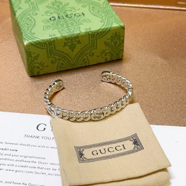 GUCCI SILVER INTERLOCKING G CUFF BRACELET