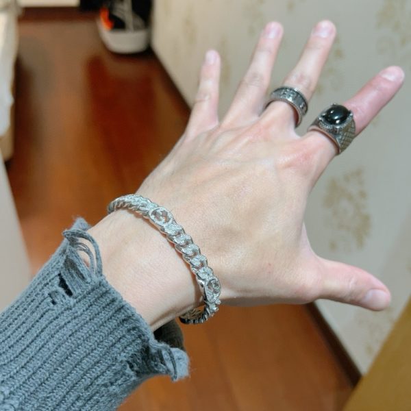 GUCCI SILVER INTERLOCKING G CUFF BRACELET