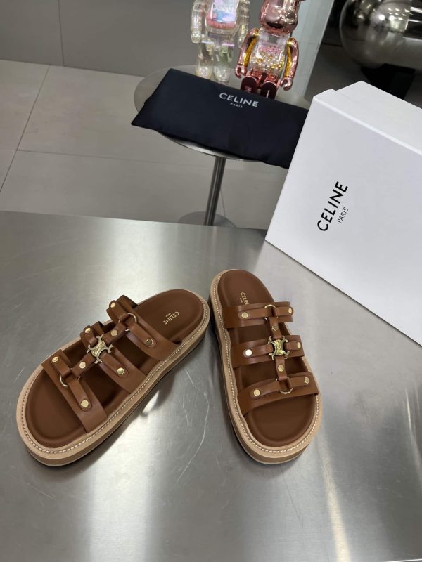 SUMMER SET: CELINE TEEN COUFFIN IN WICKER AND LEATHER TAN 15CM & CELINE SLIDES TIPPI IN VEGETAL BROWN 352343766C 04LU