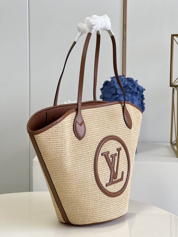 SUMMER SET: LOUIS VUITTON SAINT JACQUES BROWN 45CM & LOCK IT FLAT RAFFIA MULES BROWN
