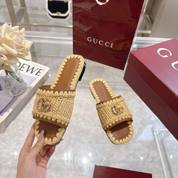 GUCCI WOMEN SLIDE SANDAL WITH DOUBLE G RAFFIA CROCHET 835084 FAEQ3 9642