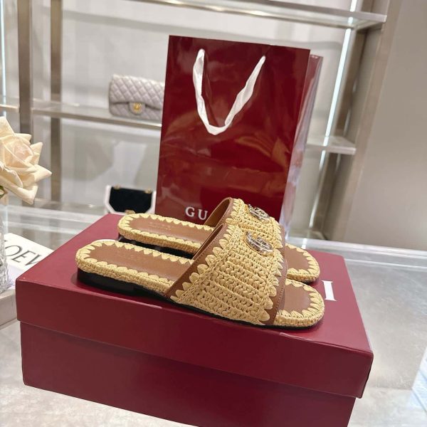 GUCCI WOMEN SLIDE SANDAL WITH DOUBLE G RAFFIA CROCHET 835084 FAEQ3 9642